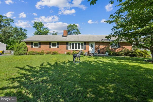 Backyard, Exterior, Facade, Brick Facade, Cape Cod