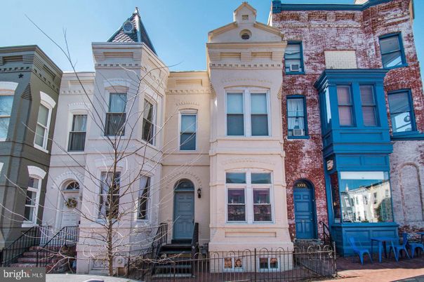 Exterior, Facade, Brick Facade, Rowhouse