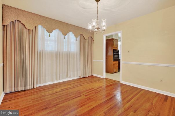 Chandelier, Empty room, Interior, Wood Texture Flooring