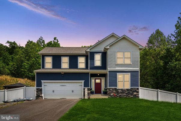 Attached, Exterior, Facade, Farmhouse