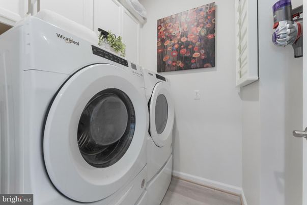 Interior, Washer, Wood Texture Flooring