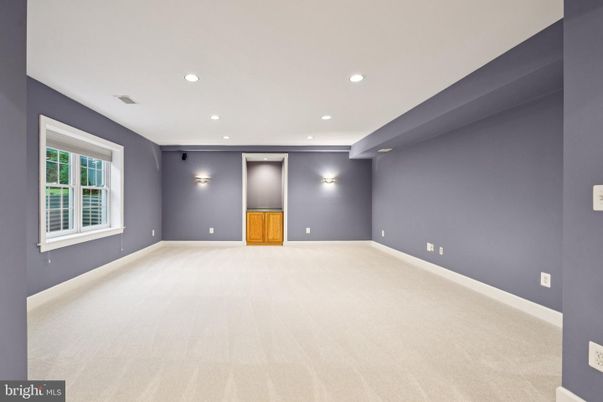 Empty room, Interior, Recessed Lighting