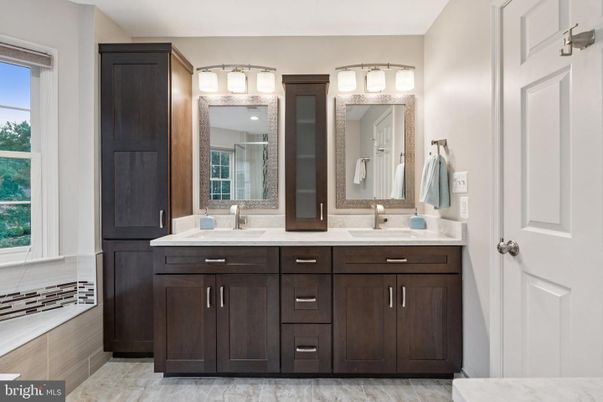 Bathroom, Dual Sink Vanities, Interior