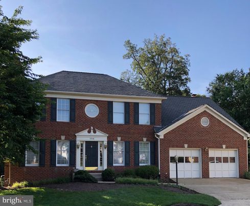 Attached, Exterior, Facade, Brick Facade, Georgian