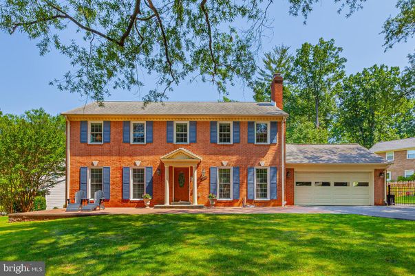 Attached, Exterior, Facade, Brick Facade, Georgian