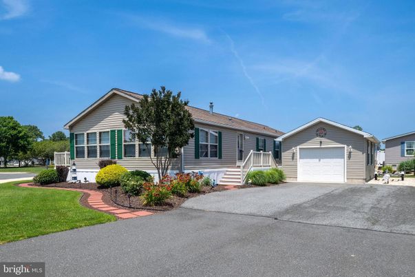 Attached, Exterior, Facade, Ranch