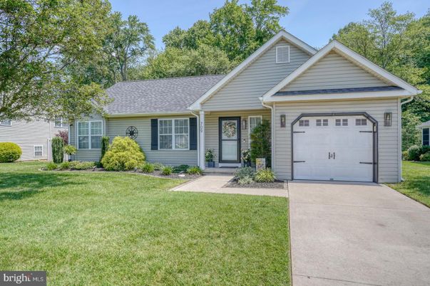 Attached, Exterior, Facade, Ranch