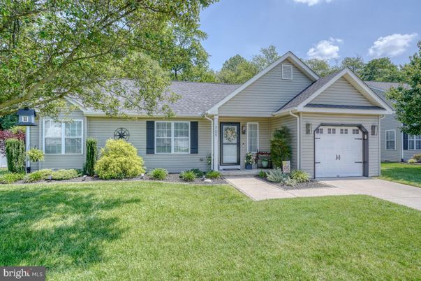 Attached, Exterior, Facade, Ranch