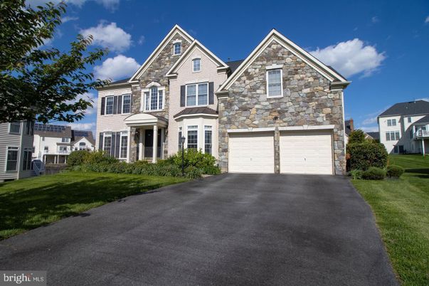 Attached, Exterior, Facade, Brick Traditional