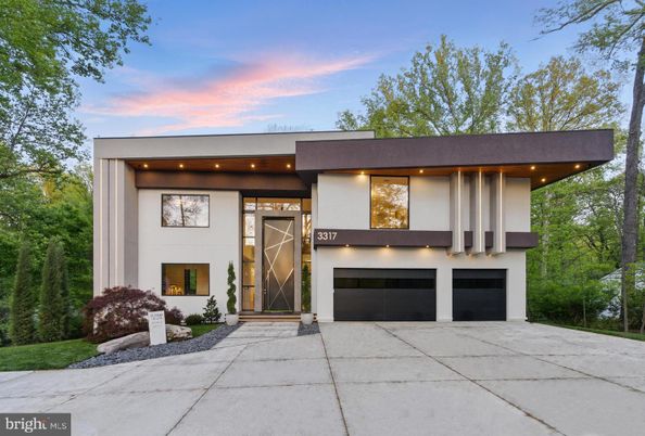 Attached, Exterior, Facade, Modern