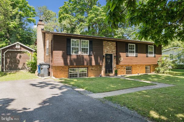 Exterior, Facade, Brick Facade, Raised Ranch