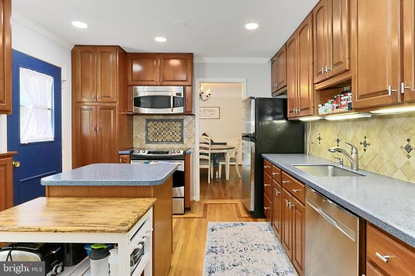 Dining room, Interior, Kitchen, Recessed Lighting, Stainless Steel Appliances, Wood Texture Flooring