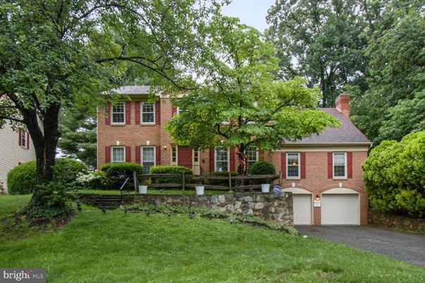 Attached, Exterior, Facade, Brick Facade, Georgian