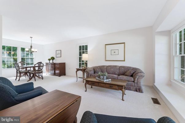 Chandelier, Dining room, Interior, Living room