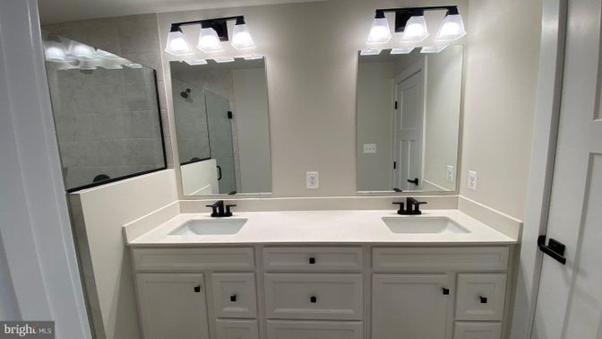 Bathroom, Dual Sink Vanities, Interior