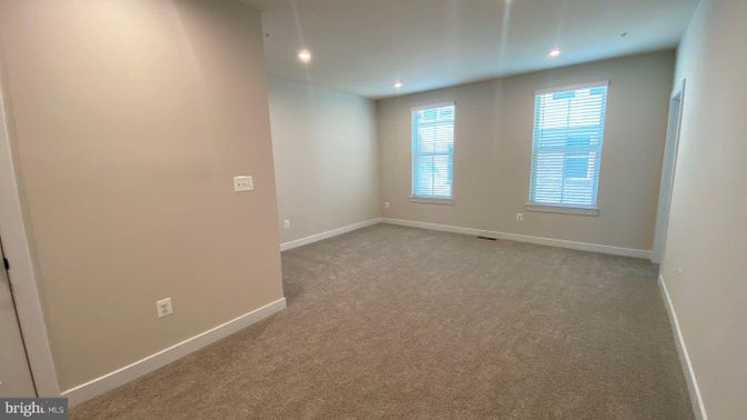 Empty room, Interior, Recessed Lighting