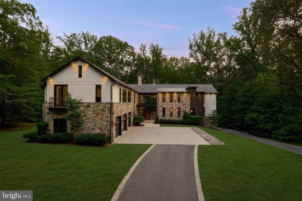 Backyard, Exterior, Facade, Split Level