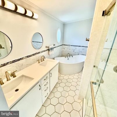 Bathroom, Dual Sink Vanities, Interior