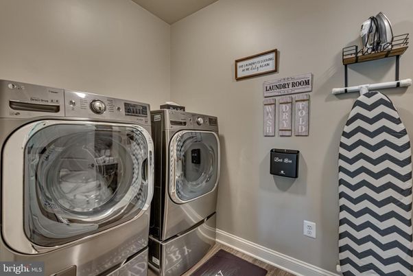 Interior, Washer, Wood Texture Flooring
