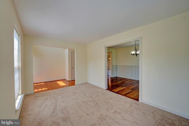 Chandelier, Empty room, Interior, Wood Texture Flooring