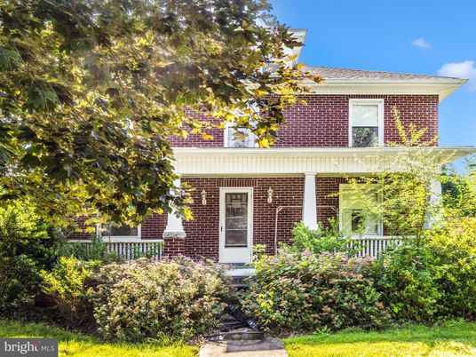 Exterior, Facade, Brick Facade, American Foursquare