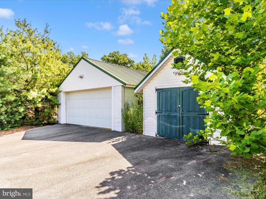Detached Garage, Exterior