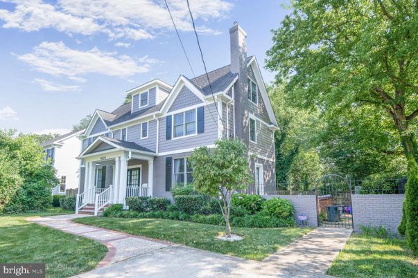 Exterior, Facade, Queen Anne Victorian