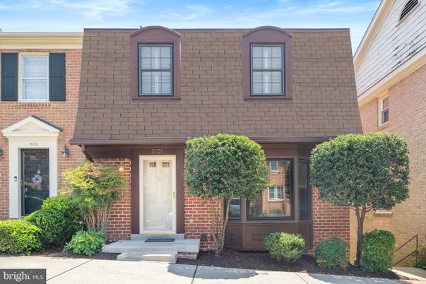 Exterior, Facade, Brick Facade, Georgian