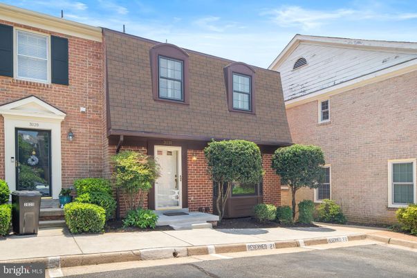 Exterior, Facade, Brick Facade, Rowhouse