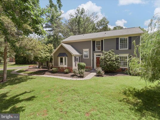 Backyard, Exterior, Facade, Raised Ranch