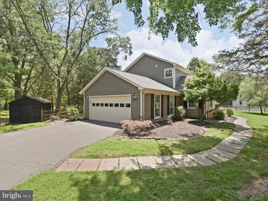 Attached, Exterior, Facade, American Craftsman