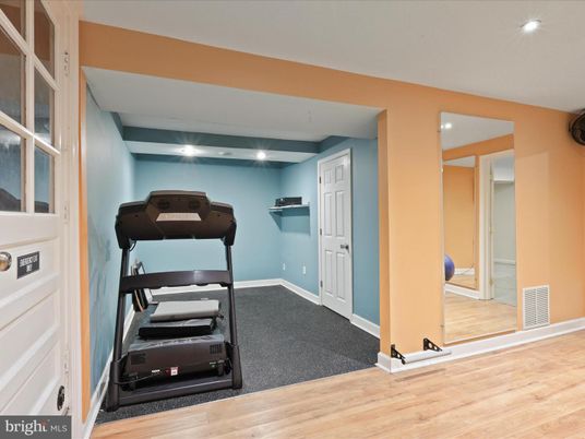 Fitness Equipment, Interior, Recessed Lighting, Wood Texture Flooring