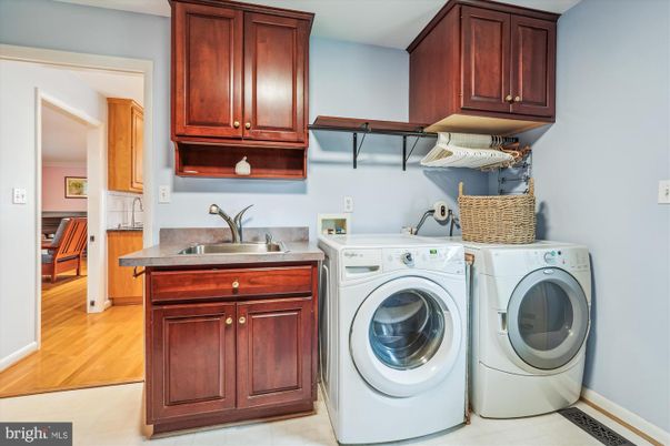 Interior, Washer, Wood Texture Flooring