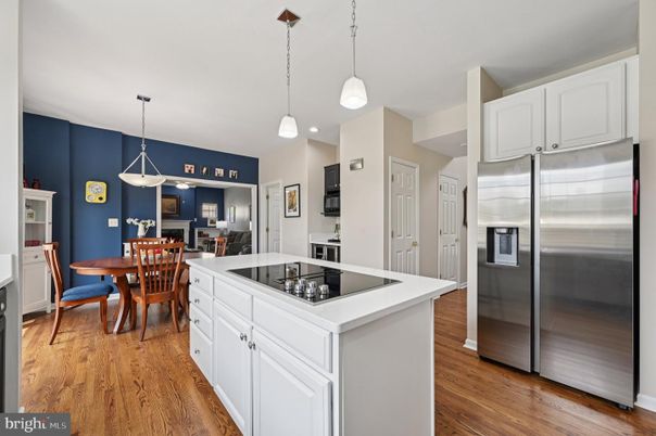 Dining room, Interior, Kitchen, Pendant Lights, Stainless Steel Appliances, Wood Texture Flooring