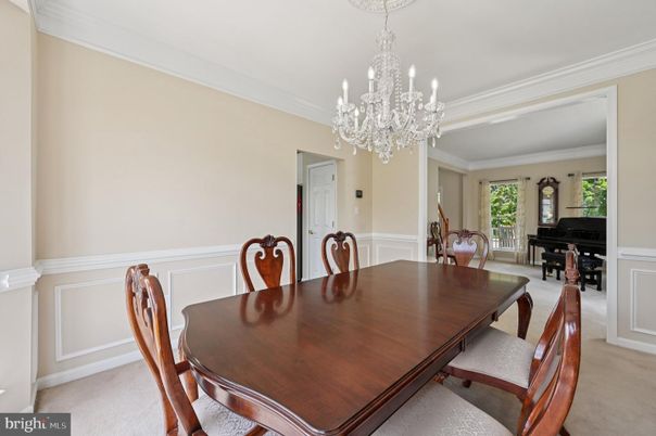 Chandelier, Dining room, Interior, Piano