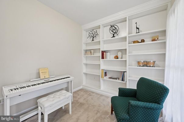 Interior, Piano