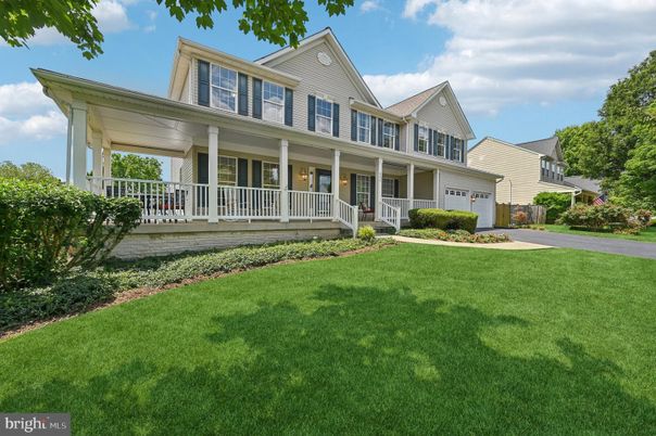 Attached, Exterior, Facade, Farmhouse