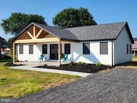 Backyard, Exterior, Facade, Cape Cod