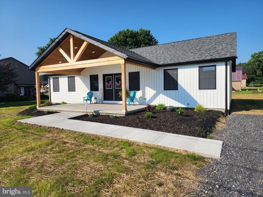 Backyard, Exterior, Facade, Cape Cod