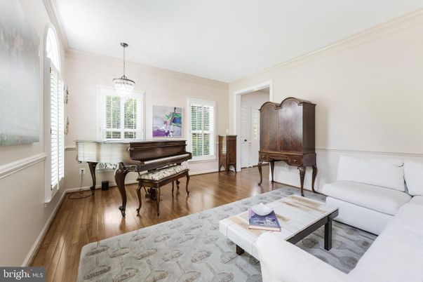 Interior, Living room, Pendant Lights, Piano, Wood Texture Flooring