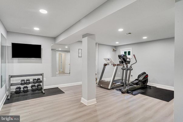 Fitness Equipment, Interior, Recessed Lighting, Wood Texture Flooring