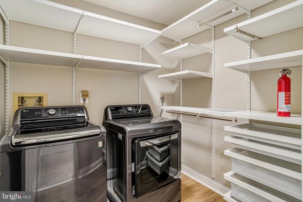 Interior, Washer, Wood Texture Flooring