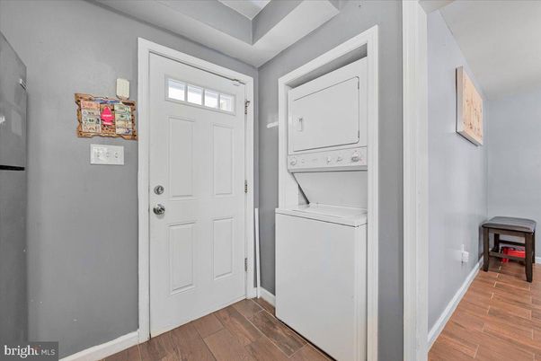 Interior, Utility Closets, Washer, Wood Texture Flooring