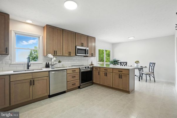 Dining room, Interior, Kitchen, Recessed Lighting, Stainless Steel Appliances