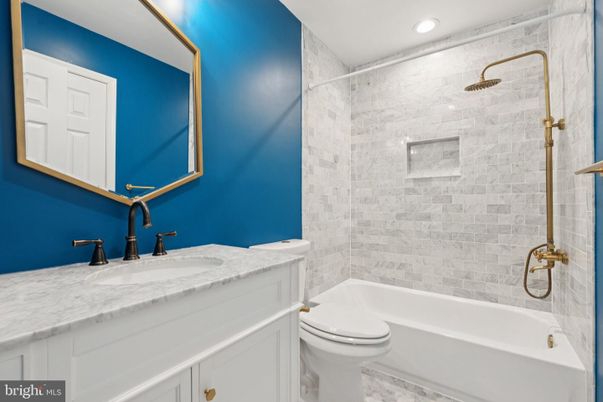 Bathroom, Interior, Recessed Lighting