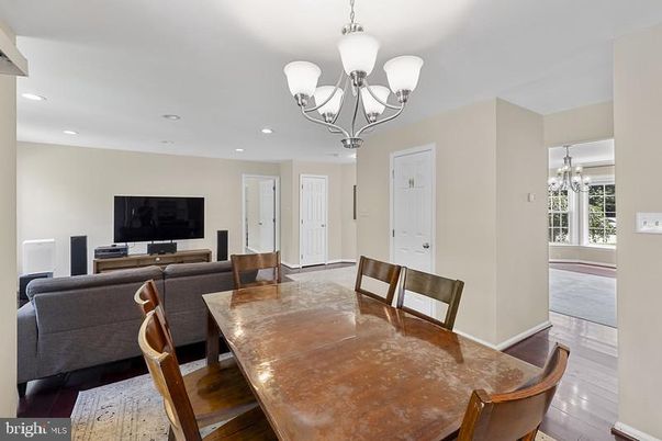 Chandelier, Dining room, Interior, Living room, Recessed Lighting, Wood Texture Flooring