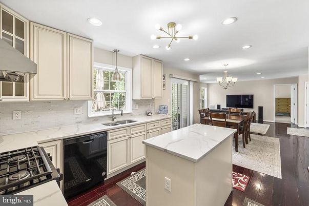Chandelier, Dining room, Interior, Kitchen, Pendant Lights, Recessed Lighting, Wood Texture Flooring