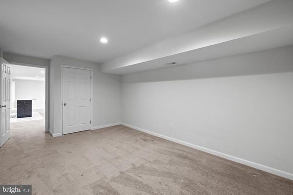 Empty room, Interior, Recessed Lighting