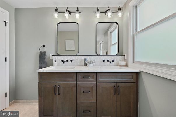 Bathroom, Dual Sink Vanities, Interior