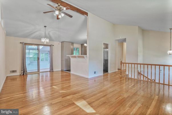 Empty room, Interior, Pendant Lights, Wood Texture Flooring